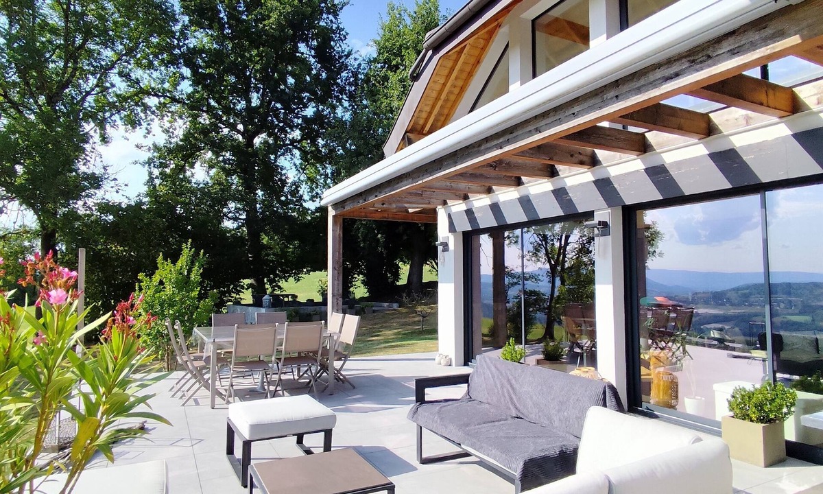 Cruseilles House | Quiet semi-detached house