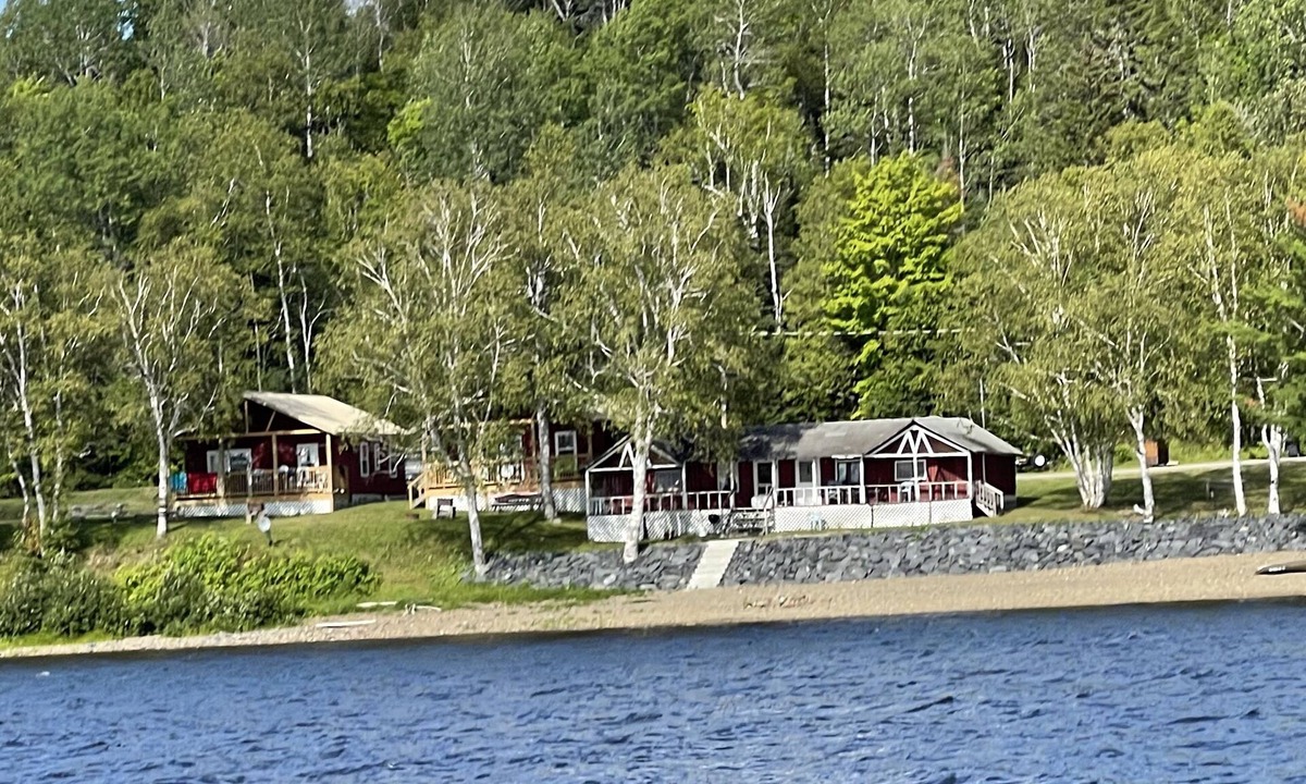 Quimby Cabin | Quiet & serene, steps to the water, swimming, fishing, hiking, nature all around