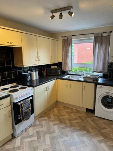 Skegby Apartment | Quiet, Sleeps 13, 2 baths, Parking, KIA 2