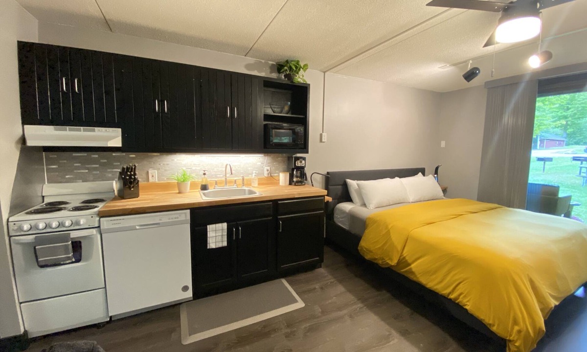 Jeffersonville Condo | Quiet Smugglers Notch Ski Retreat- Ski in/Ski out!