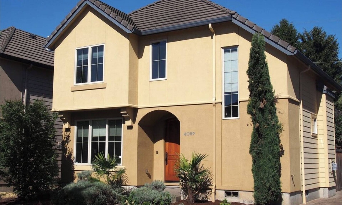 Central Oregon House | Quiet & Spacious 3BR Retreat AC Sleeps 8 Office Space Near Airport