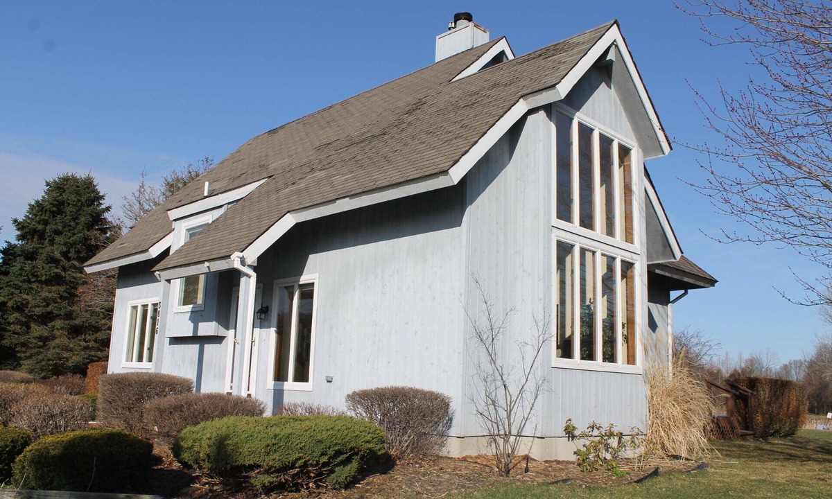 Douglas House | Quiet Spacious Property in Newport Harbor/Saugatuck Douglas