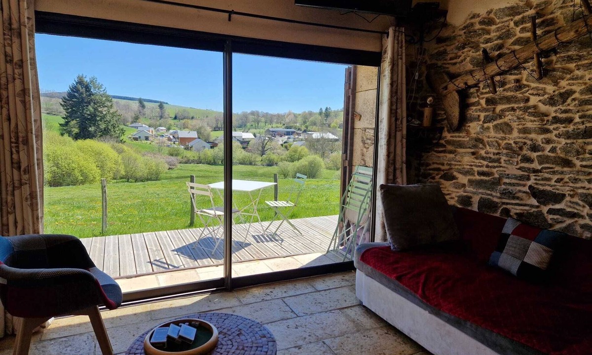 Vezins-de-Levezou House | Quiet stone country house!