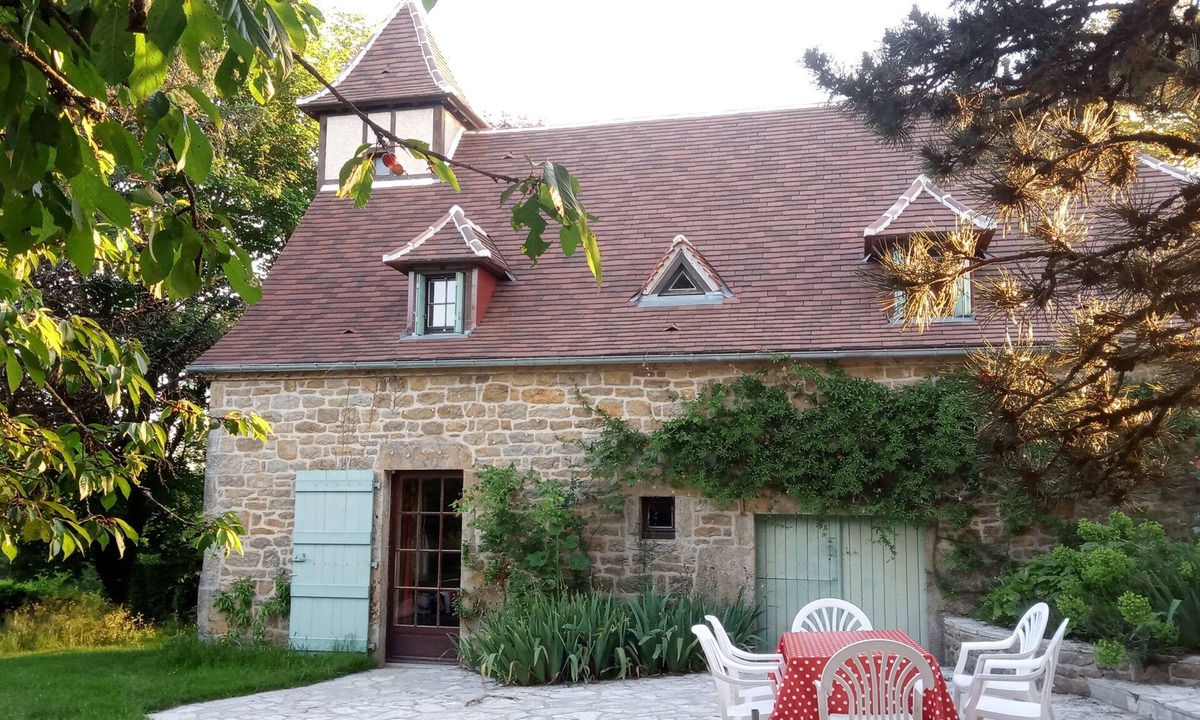 Miers House | Quiet stone cottage