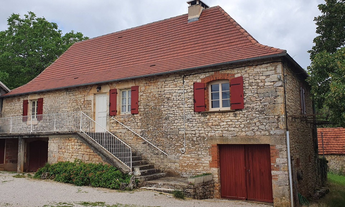 Carennac House | Quiet stone house