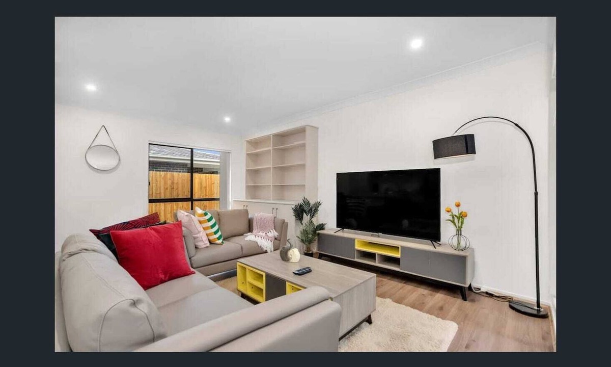 Sydney House | Quiet Street + Parking on premise