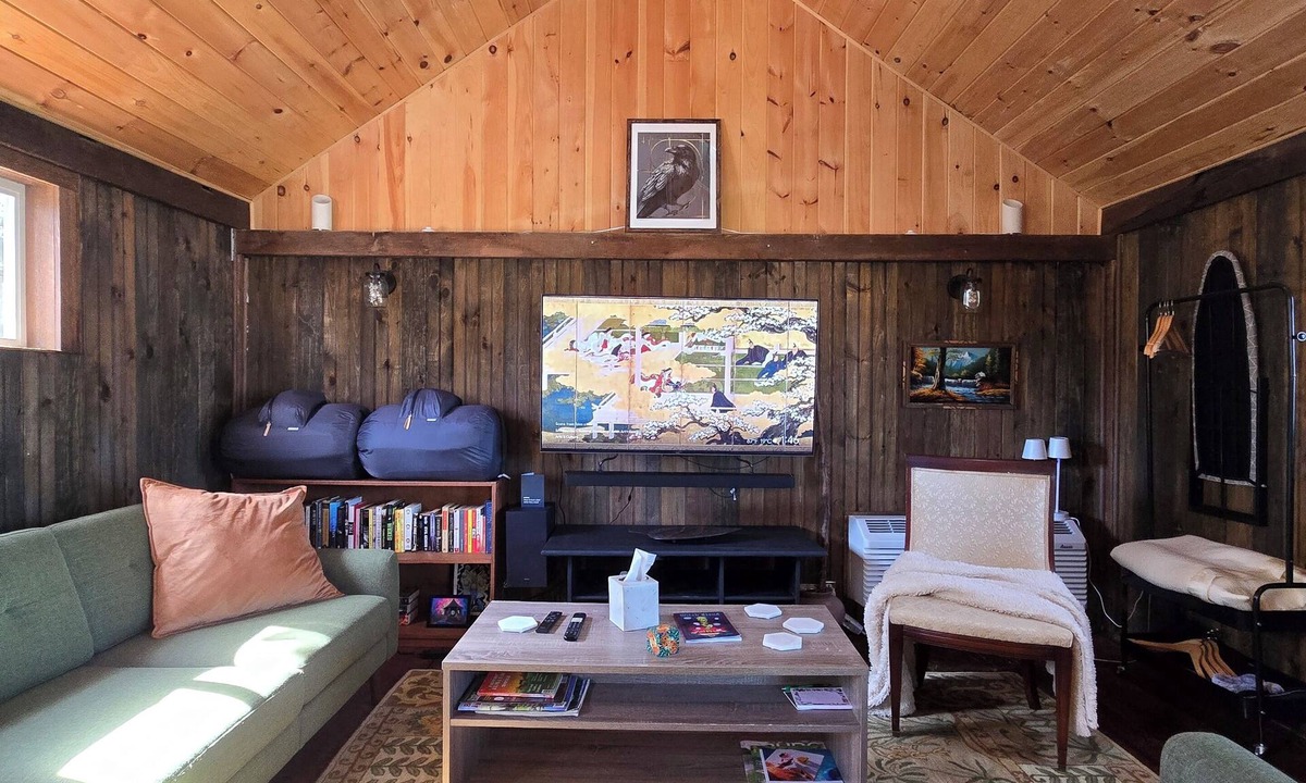 Salunga Apartment | Quiet studio apt w large deck. 15 min to Lanc city, 10min to Spooky Nook Sports