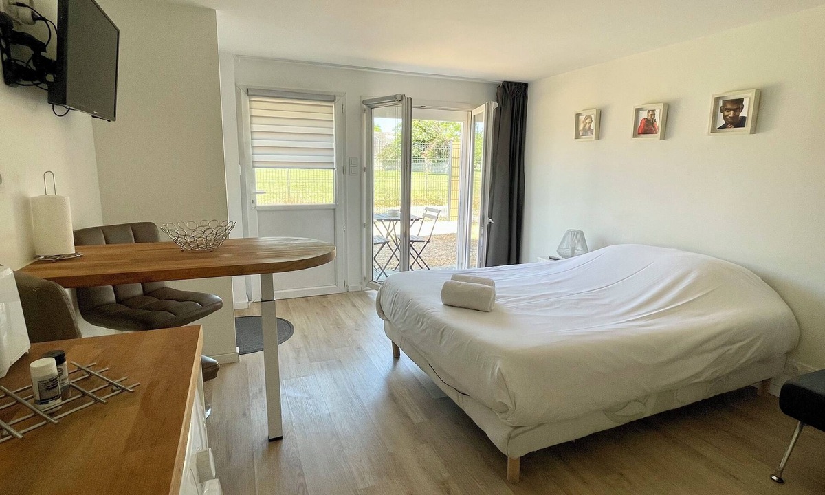 Fondettes Apartment | Quiet studio, countryside 5 minutes from town