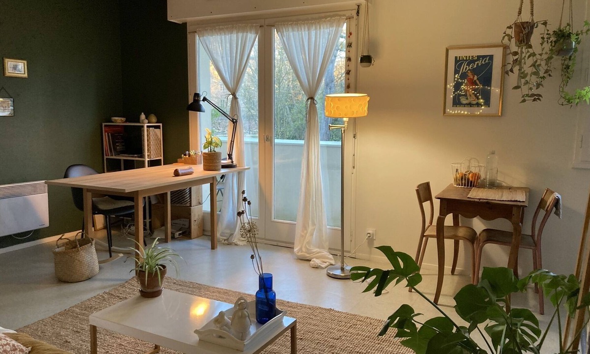 Bourg-l'Eveque Apartment | QUIET STUDIO near town center facing park/river vilaine :)