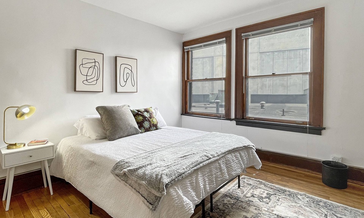 Downtown Des Moines Apartment | Quiet Studio on Grand Near Hospitals!