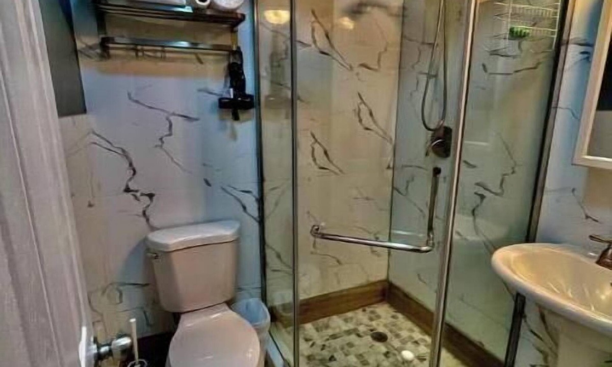 Brighton Beach Apartment | Quiet studio on the ocean block