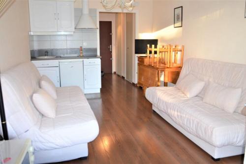 Houlgate Apartment | Quiet studio with balcony near the beach