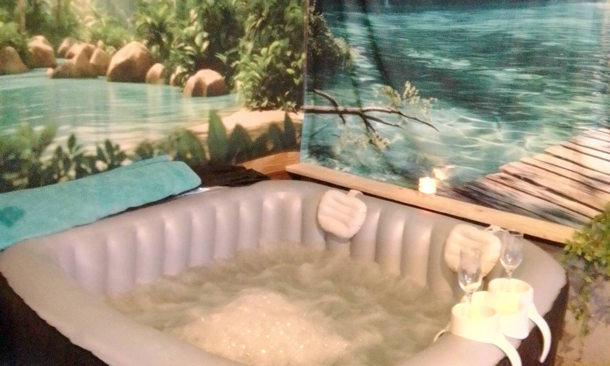 Saint-Priest Apartment | Quiet studio with pool table and spa, pets welcome.