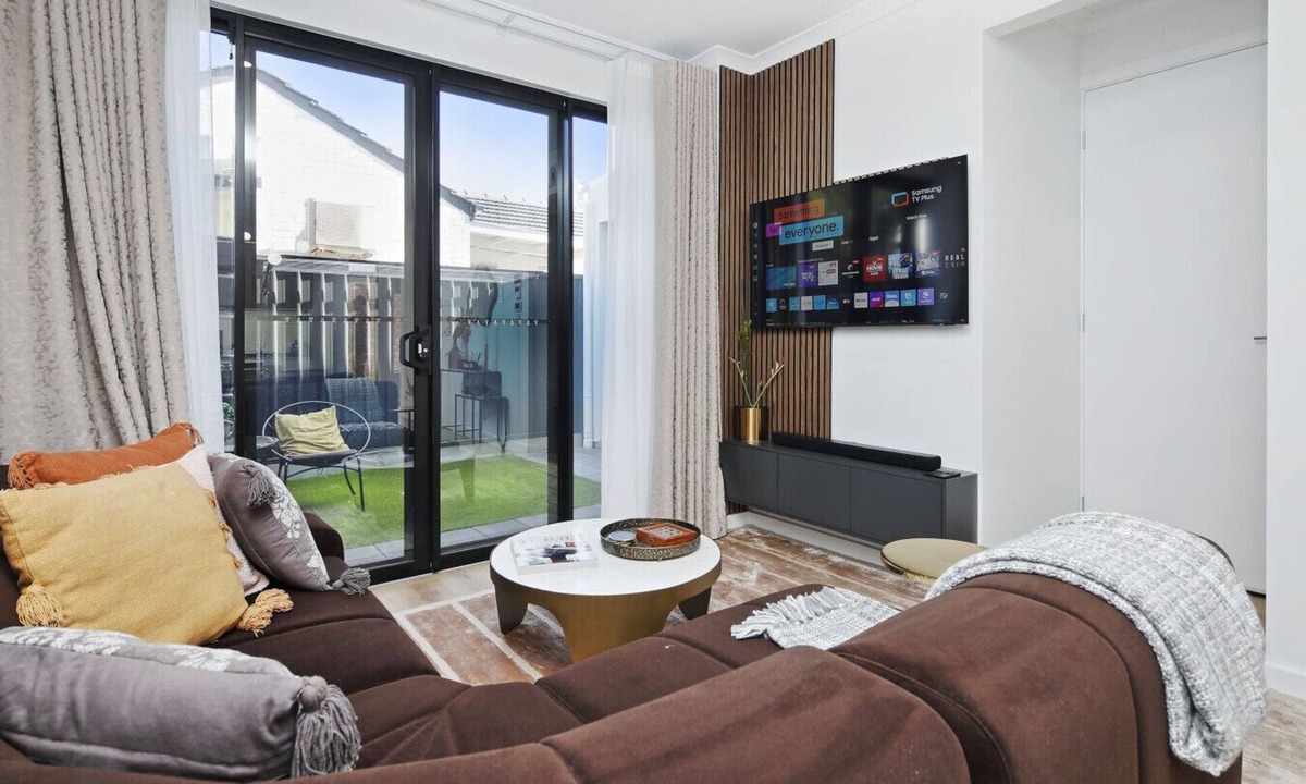 Blair Athol House | Quiet Suburban Escape Near Shops & Dining