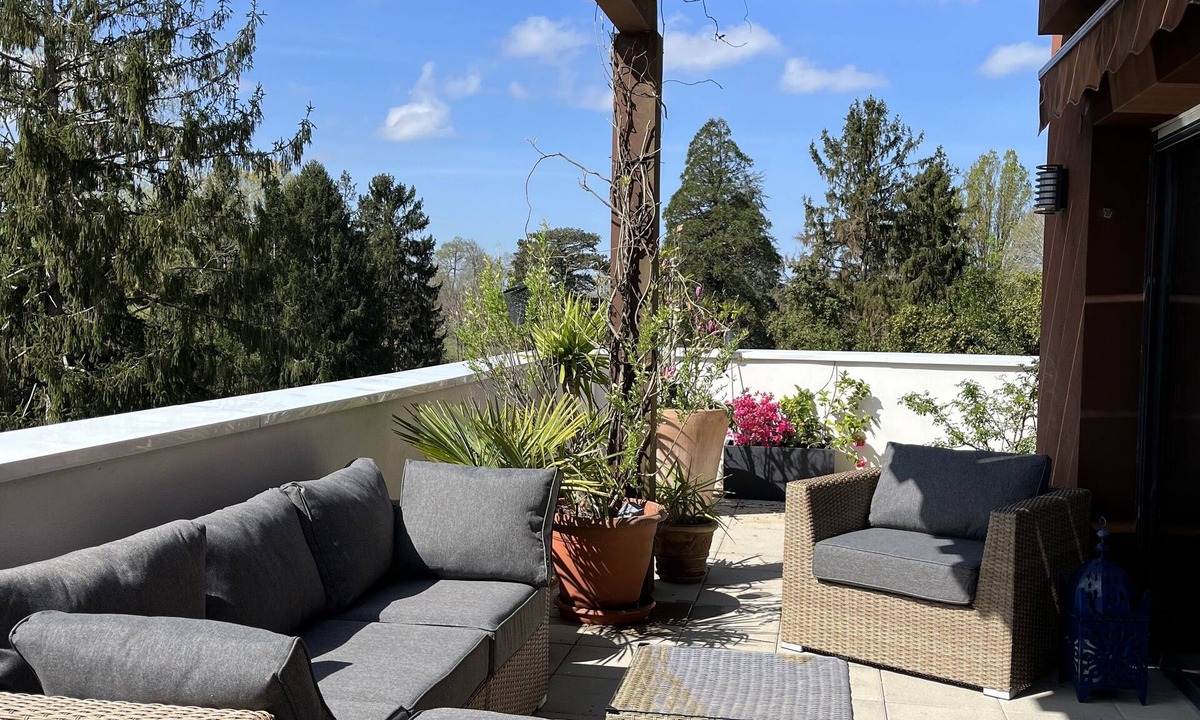 Bayonne Apartment | Quiet terrace apartment in a green setting.