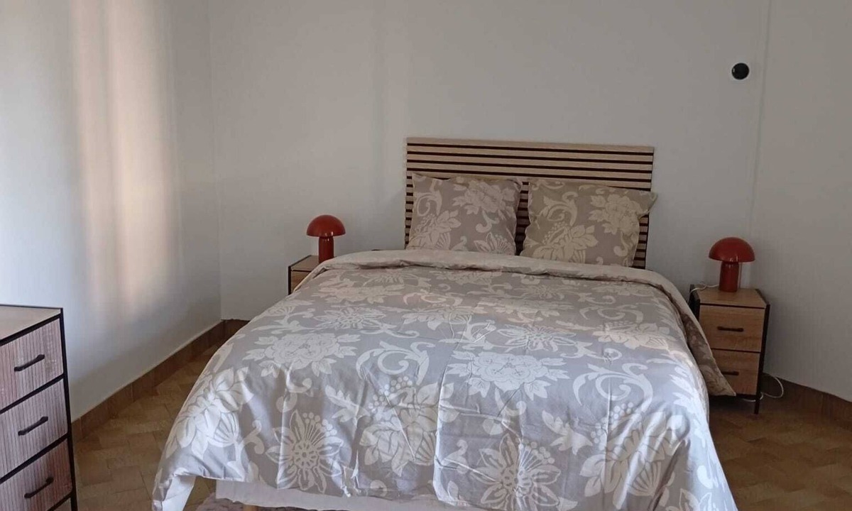 Redon House | Quiet town house close to shops.