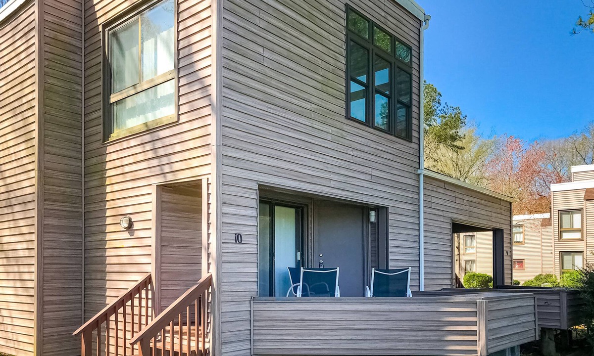 Ocean Pines House | Quiet townhome on the golf course with deck, central AC & paid-access pool