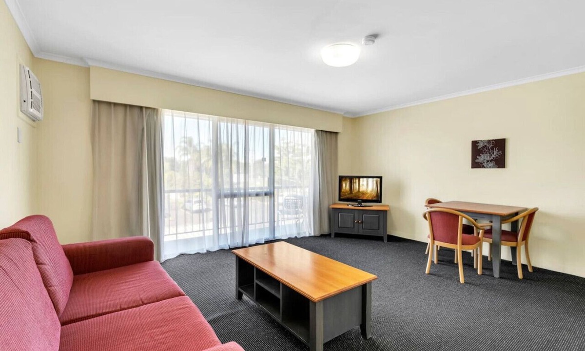 Mount Ommaney Bed & Breakfast | Quiet unit in leafy hotel