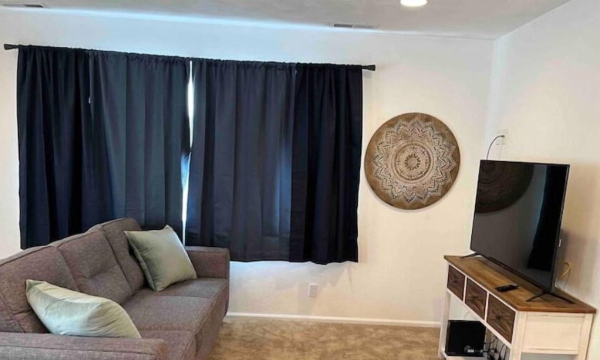 Cal Young Apartment | Quiet Upstairs Apartment