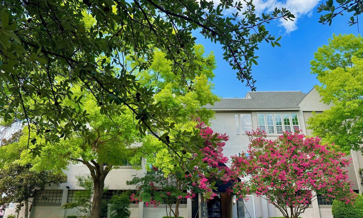 Oak Lawn Condo | Quiet Uptown 2BR/2BTH Condo, Gated, Walkable, Comfy Beds, Covered Parking