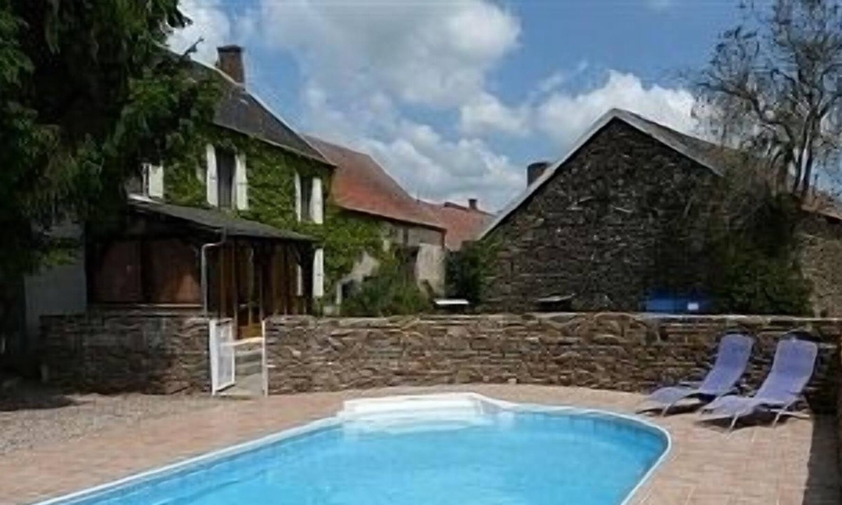 Preveranges House | Quiet vacation hideaway with private heated pool, spa, sauna
