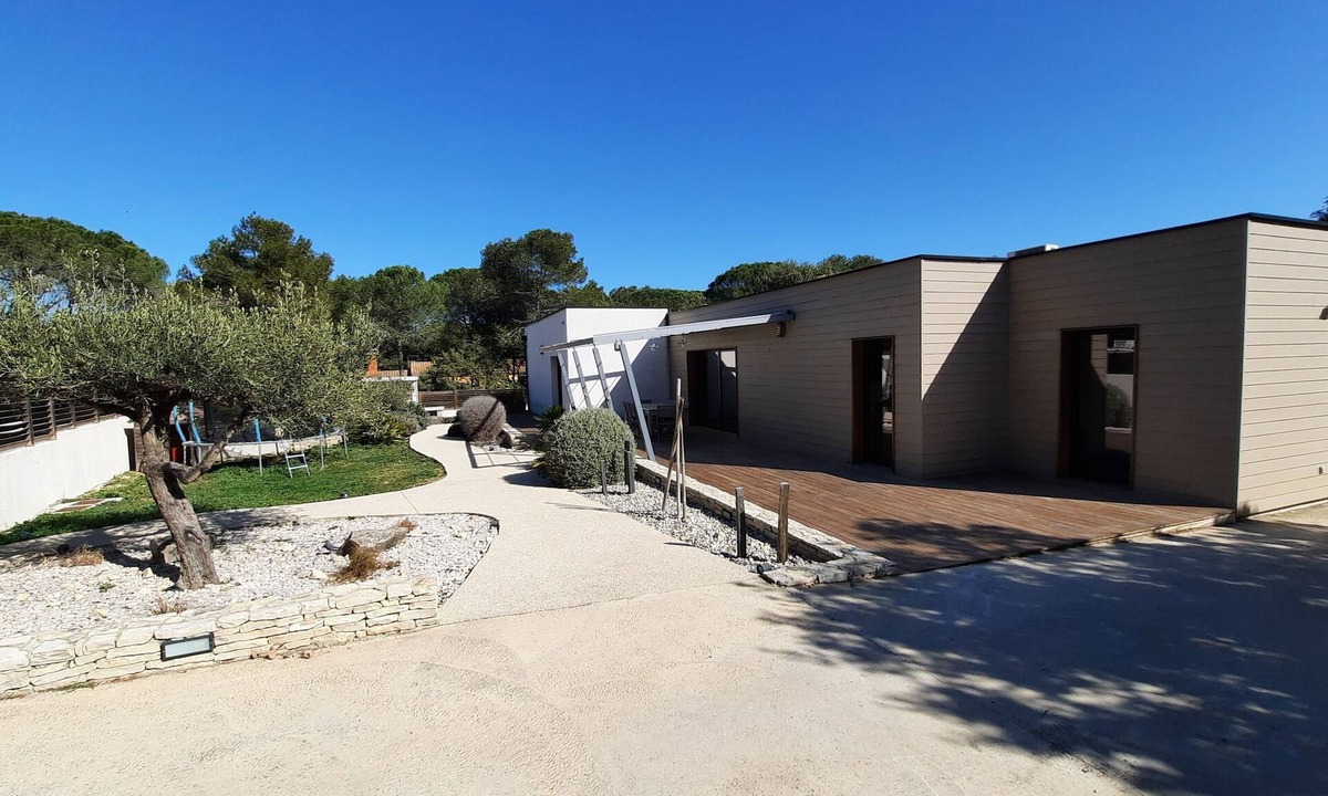 Nages-et-Solorgues Villa | Quiet villa with heated pool and spa