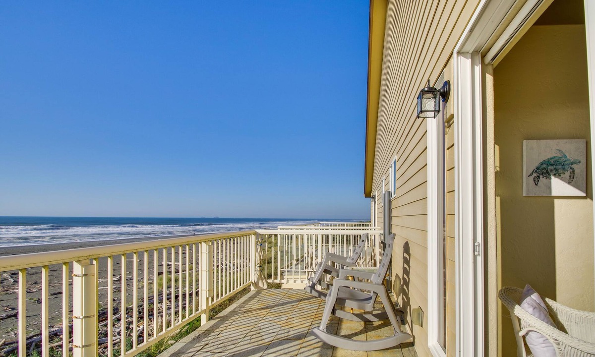 Gold Beach House | Quiet Waterfront Escape w/Hot Tub & Beach Access!