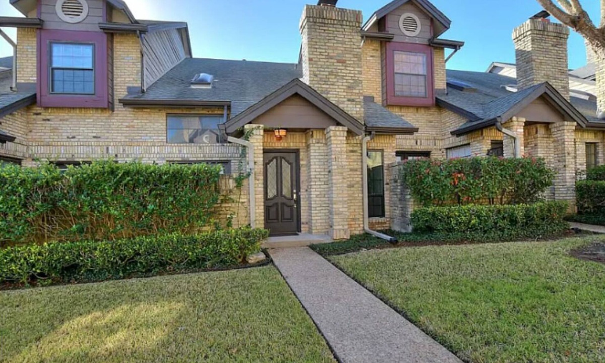 Austin House | Quiet, well appointed S. Austin townhome. Close to everything! Min. 60 days.
