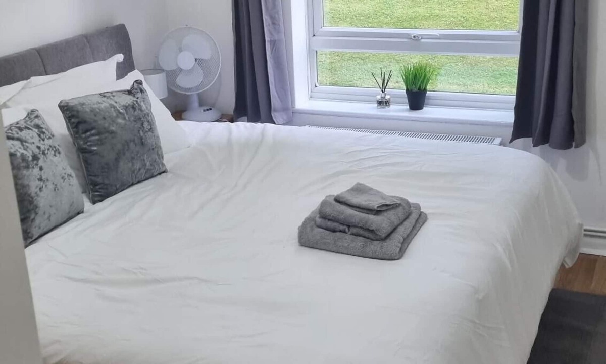 Addiscombe Apartment | Quiet! yet central big apartment