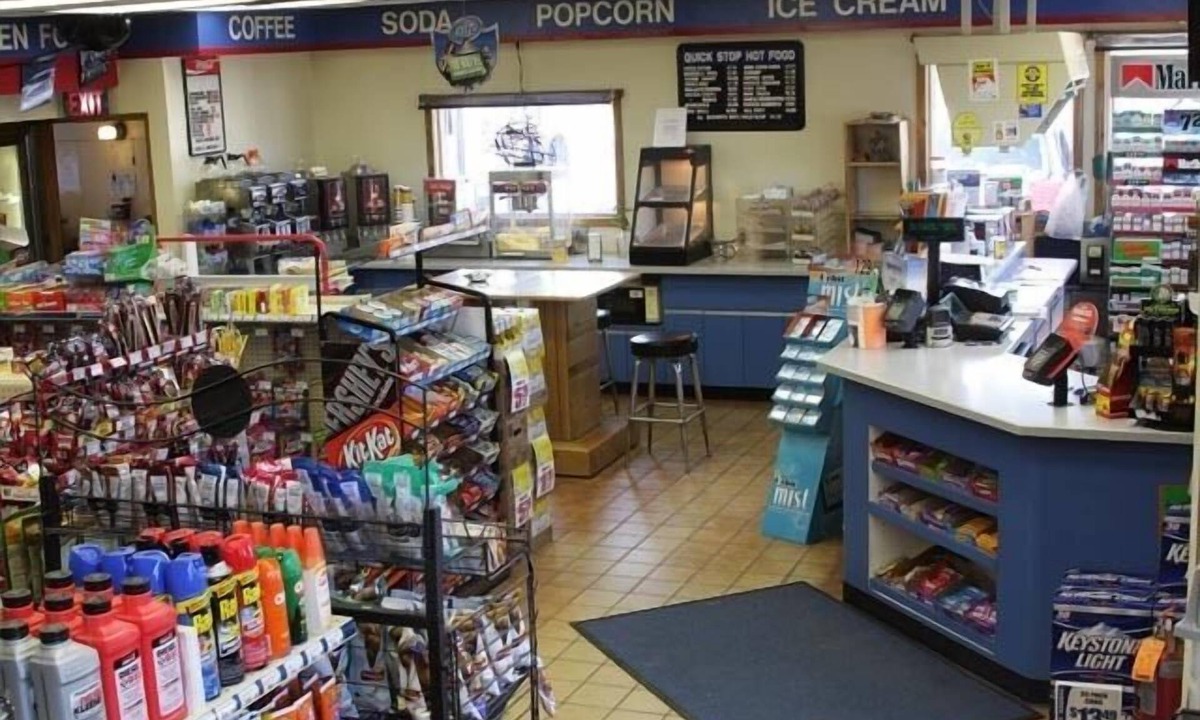 Wauksaukee Hotel | Quik Stop and Motel