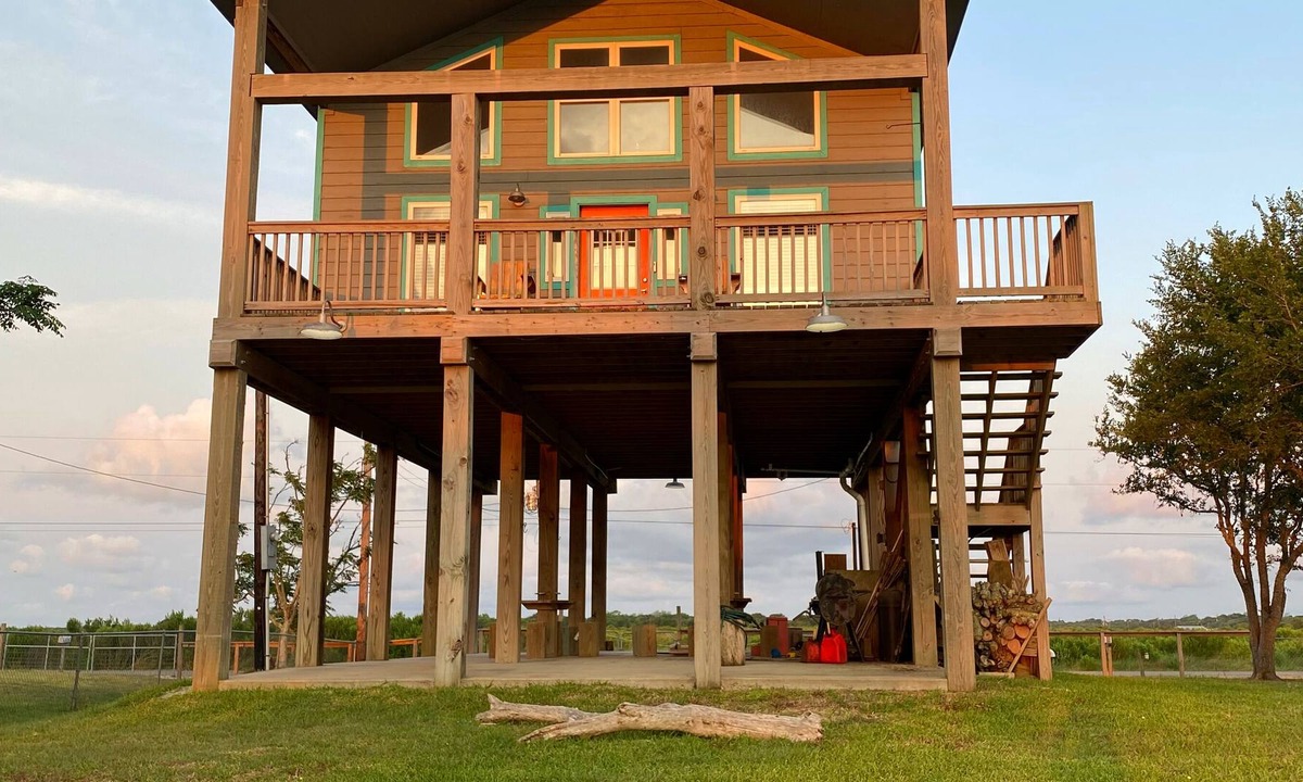 Cedar Lane Cabin | Quilted Canal Cabin - Fish, Play & Relax on the Canal