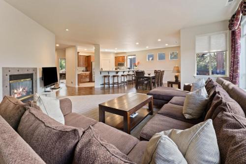 Bend House | Quinn Creek