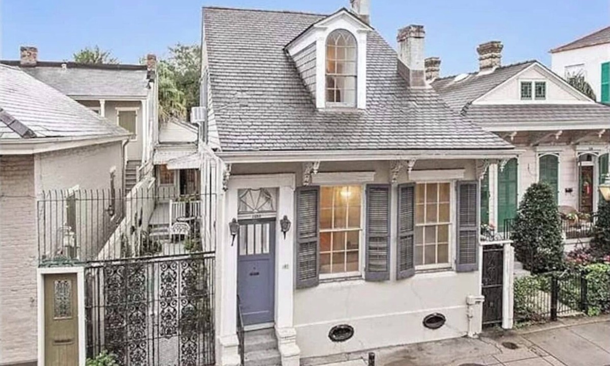 French Quarter Apartment | Quintessential French Quarter Cottage with Lush Courtyard