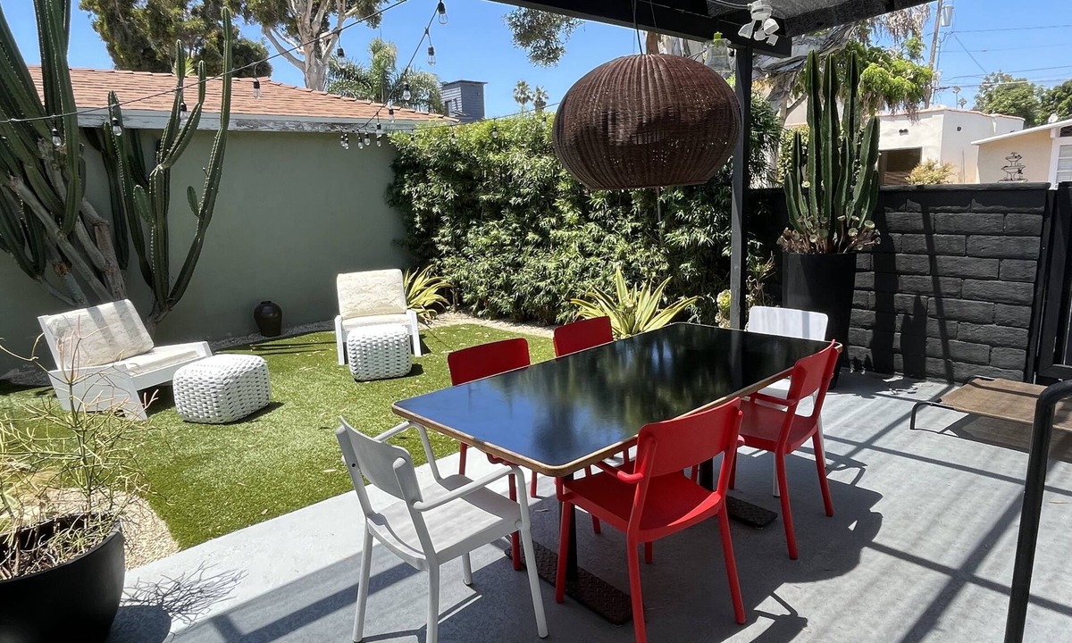 Ocean Park House | Quintessential Santa Monica Bungalow - 90 day minimum stay