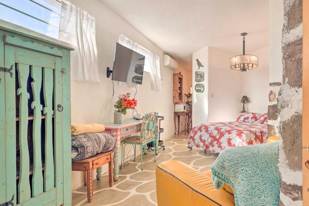 Santa Cruz Apartment | Quirky Santa Cruz Studio with Shared Courtyard!