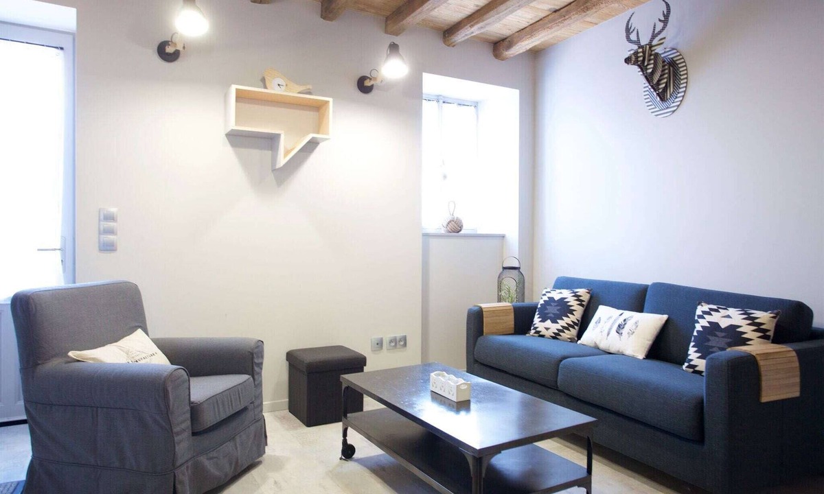 Bourg-de-Thizy Cottage | quito - château de laforest