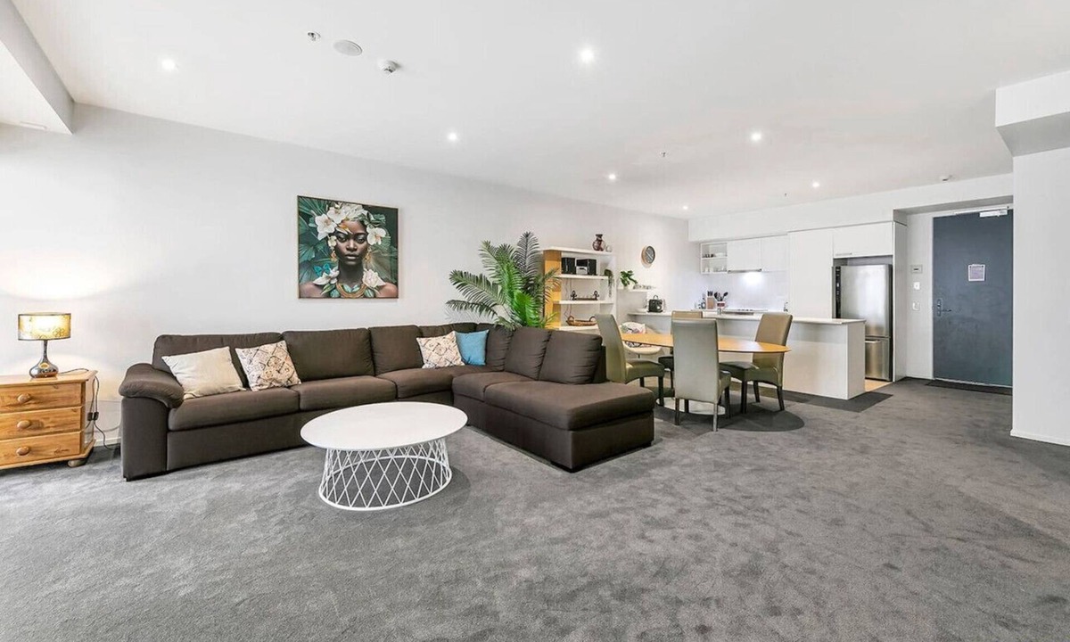 Newton Apartment | QV Family Size! (1127)