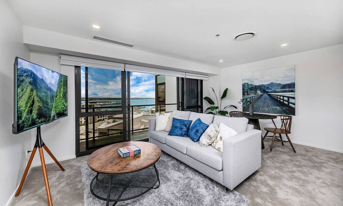Auckland Central Business District Apartment | QV Stays Central Stunner with Harbour Views