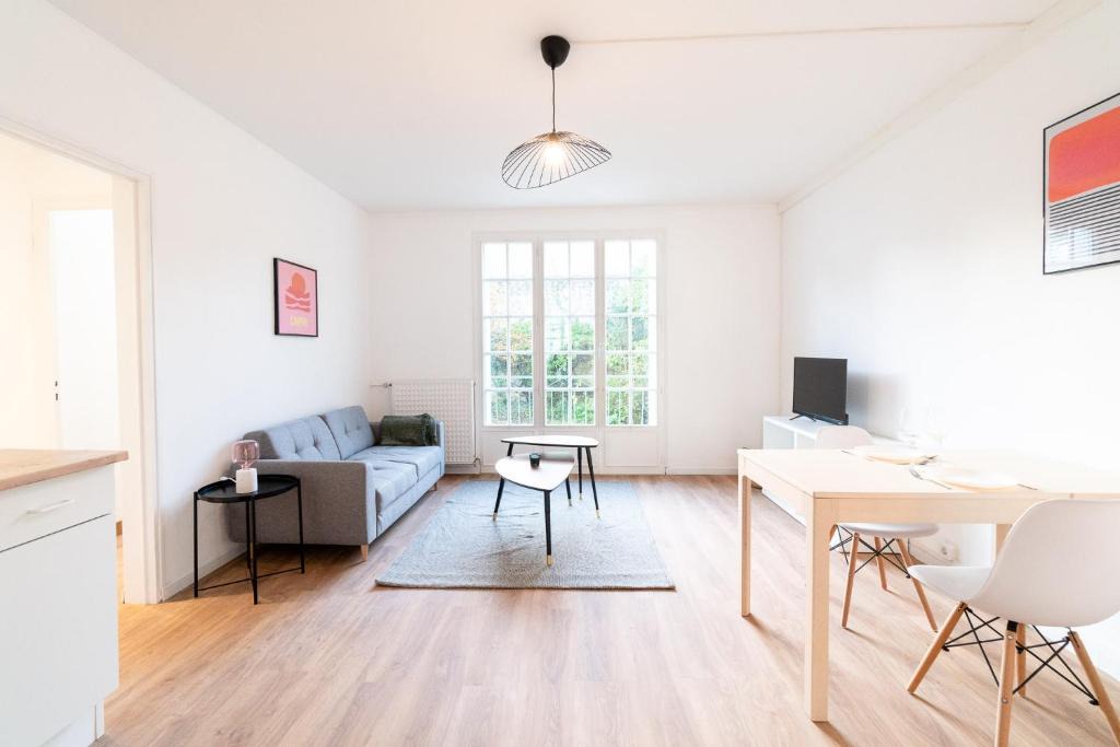 Laval Apartment | Résidence de la gare 1