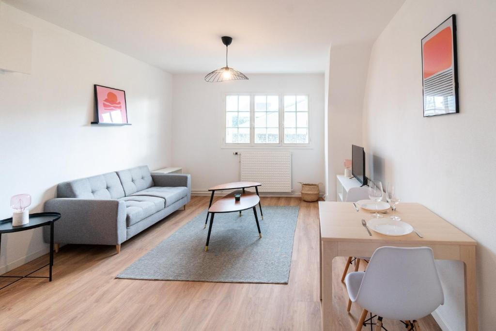 Laval Apartment | Résidence de la gare 3
