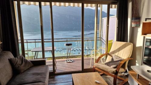 Aix-les-Bains Apartment | Résidence Les Belles Rives E - Magnifique et imprenable vue sur le Lac du Bourget ! MAE-6434