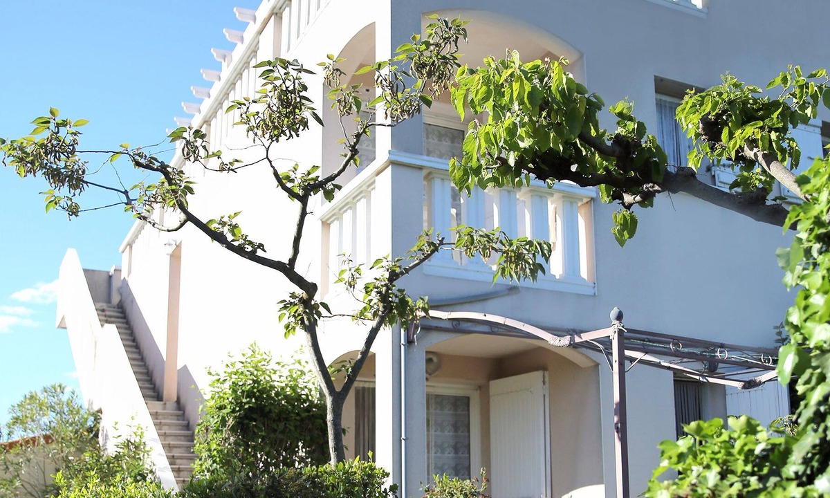 Allegre Les Fumades Apartment | Résidence Les Mûriers