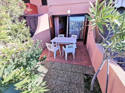 Port Leucate Apartment | Résidence Maisons De La Mer 2 - Grand studio avec coin nuit et terrasse en rez de chaussée pour 4 personnes à Port Leucate. Réf: 1MM2 233 MAE-5494