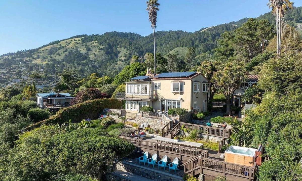 Mill Valley Villa | "R" House Beach Villa