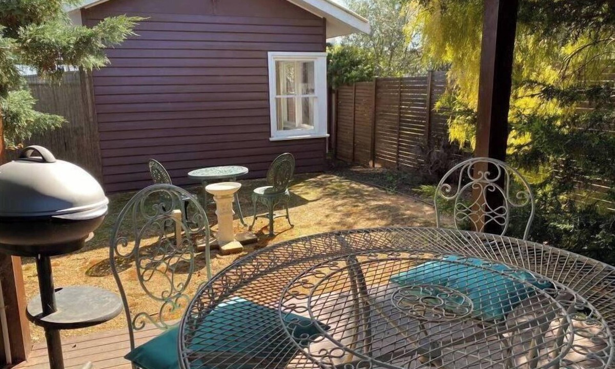 Maryborough Apartment | R&R Blue Diamond Luxury Studio Maryborough, Vic