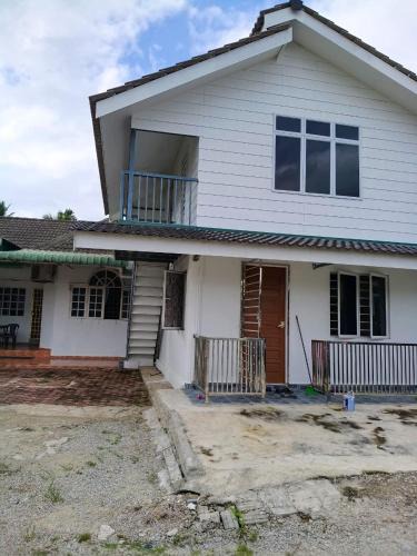Wakaf Bharu House | R&R Homestay