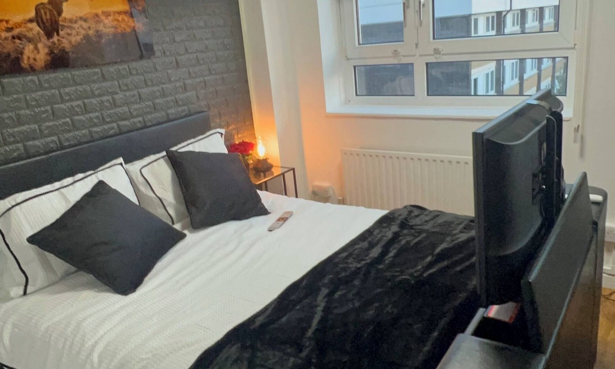 Northumberland Park Apartment | R&V apartment.