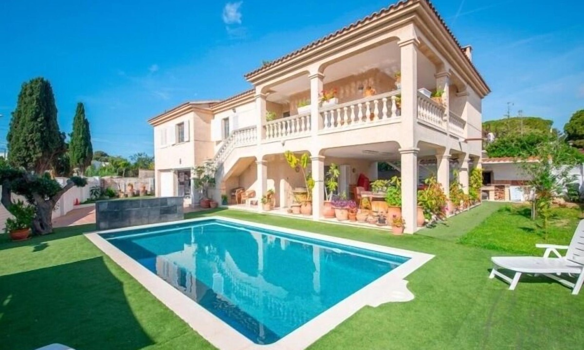 Comarruga Villa | R153 Villa con Piscina en Coma-ruga
