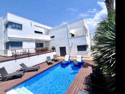 Calafell Villa | R64 Deluxe Villa Déjà Vu