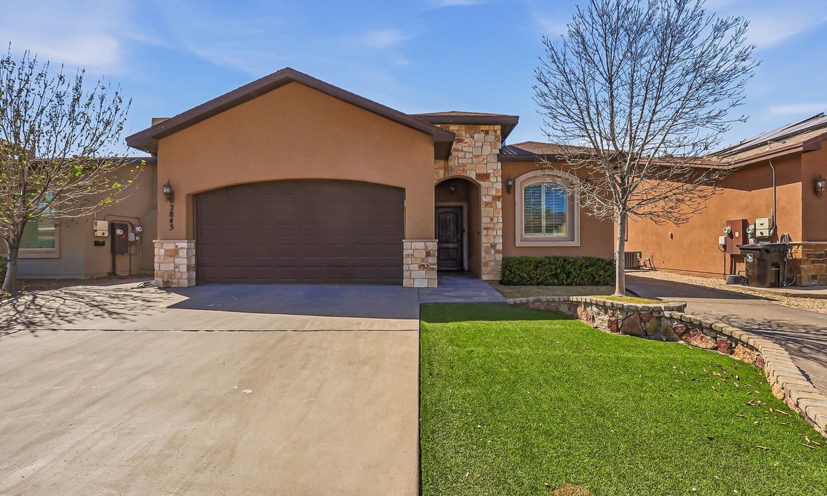 Sunset House | Racetrack 3-bedroom house in adorable Sunland Park Near El Paso Small dogs OK